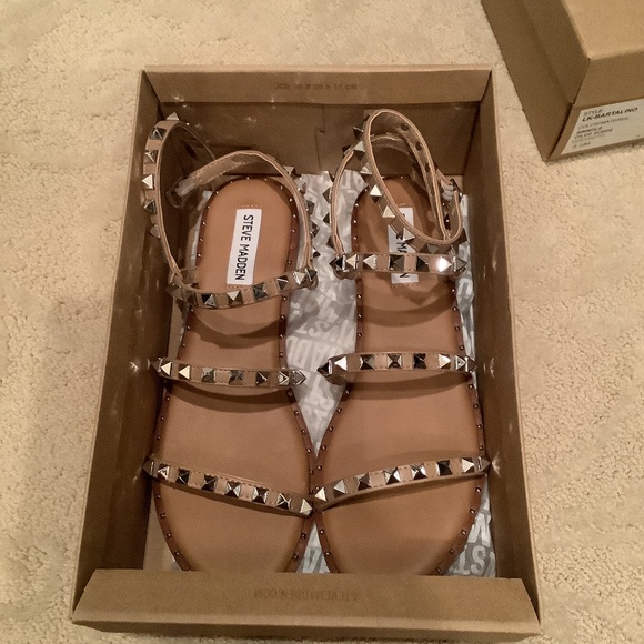 STEVE MADDEN TRAVEL TAN SANDALS SIZE 8.5 - Picture 1 of 4